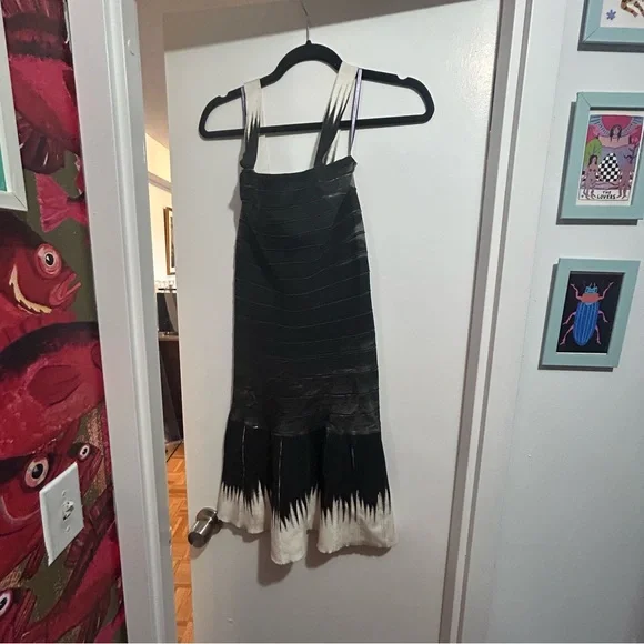 Herve Leger Black and White Mini Dress - Picture 4 of 7
